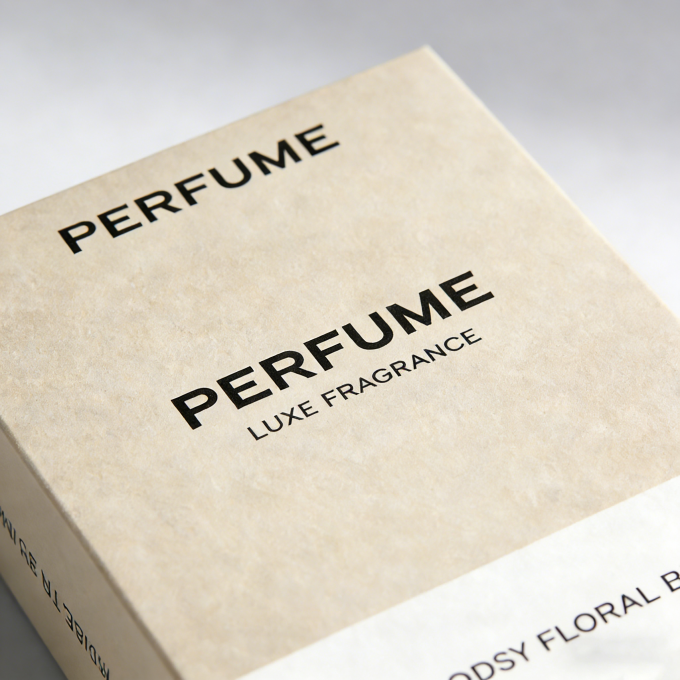 향수료 포장지에 4색 인쇄 품질 시범