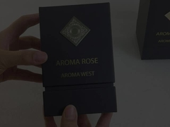 손잡이 및 플라스틱 소재가있는 매트 화장품 포장 상자