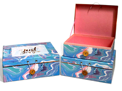 향수 병에 대한 버튼 갈고리와 함께 화려한 포장 선물 세트 상자