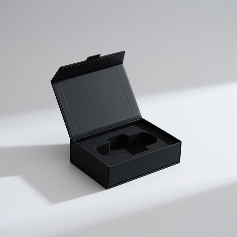 도매 맞춤형 로고 EVA 폼 삽입 재활용 재료가 있는 단단한 판지 자석 선물 포장 상자