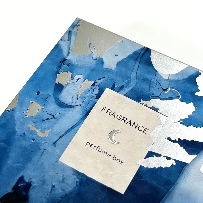 실버 포일 스탬핑 및 350gsm FSC 인증 종이 보드로 고급 향수 포장용 맞춤 로고 향수 선물 상자